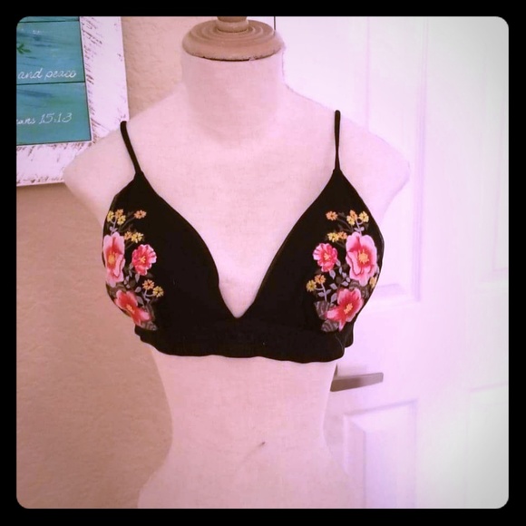 H&M Other - Embroidered Bikini Swim Suit Top